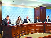 華府智庫學者：台灣內耗　將被遠拋在後