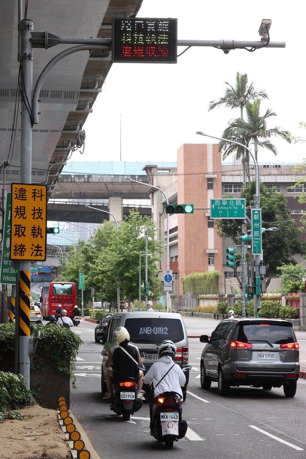 北市現有74個科技執法路口，但誤判情勢仍未減，北市警方今年6月定審核辦法，強化執法品質。本報資料照片 