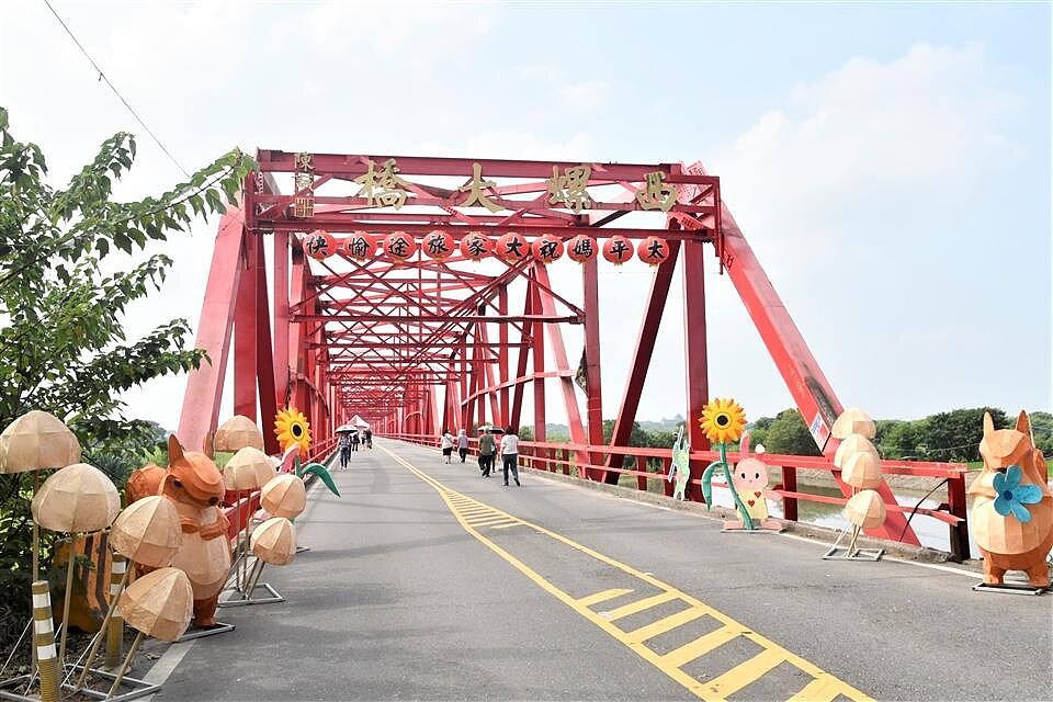 跨越濁水溪,連接彰化縣與雲林縣的西螺大橋,因部分鋼構卻有鏽蝕、橋面板底混凝土剝落等狀況,彰化縣府已上網招標,將辦理維修補強。圖/彰化縣政府提供