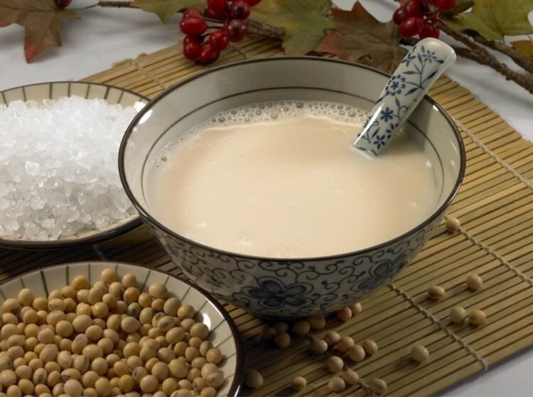 衛福部國健署經營的臉書粉專「食在好健康」指出,含糖豆漿長期飲用,容易造成肥胖及提高代謝症候群等慢性疾病的風險,呼籲「無加糖」選擇才能喝到真正的健康。本報資料照片