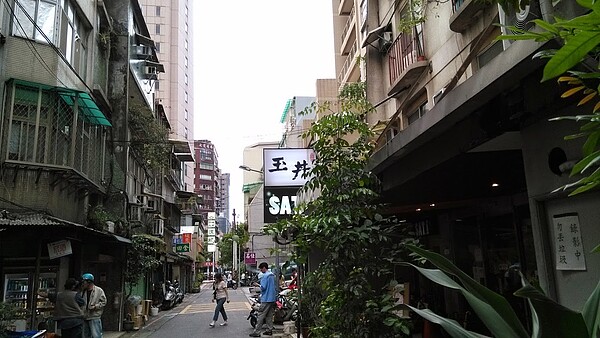 不想入住惡鄰古堡該怎麼辦?美國房地產網站與Airbnb推出試住方案,讓民眾有機會能先住進感興趣的物件。(好房資料中心)