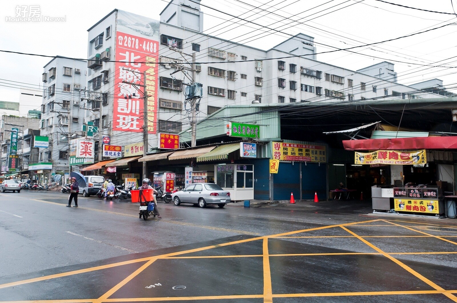 三元市場位於鳳鳴重劃區中,生活採買除了這個市場外,周邊還有自由聯盟生鮮超市,用餐可至鶯桃路店家,也可到桃園市區（好房資料中心）