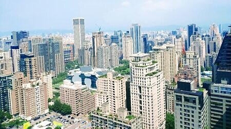 長虹(5534)上半年無新案完工,營收、獲利均比去年同期下滑,EPS為0.96元,下半年交屋認列將衝一波,市場預期,長虹下半年營收獲利有機會優於上半年。圖∕本報資料照片