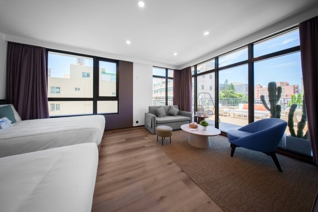 福容徠旅澎湖共有102間房，部分客房的戶外陽台打造成峇里島風，滿滿度假感。圖／福容提供