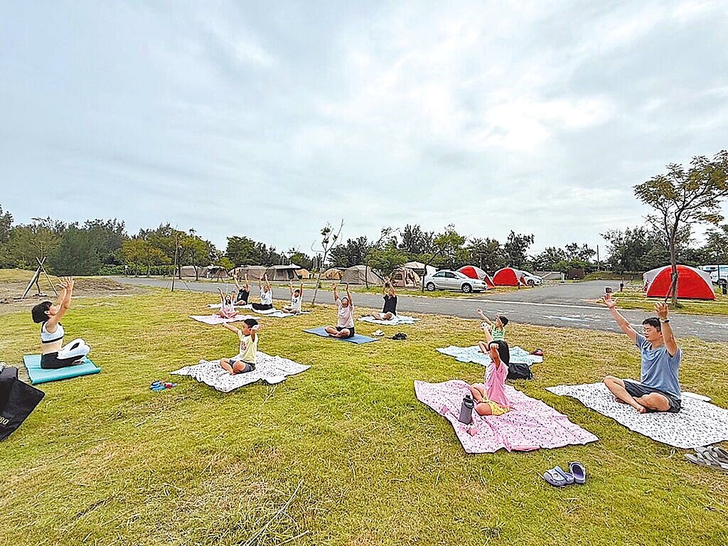 雲林縣政府在口湖鄉「宜梧滯洪池露營區」舉辦首場露營活動,縣府8月31日表示,此次活動邀集全台露營愛好者體驗,預計明年中正式營運。圖/雲林縣政府提供