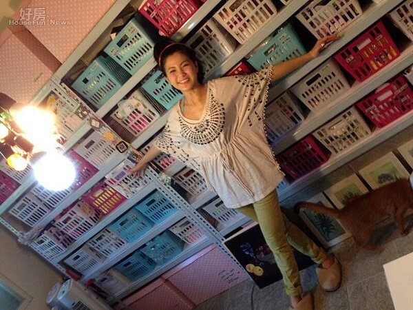 1.一整面的儲物櫃用籃子分門別類，讓小Call很容易找到東西，也不會再亂買了。