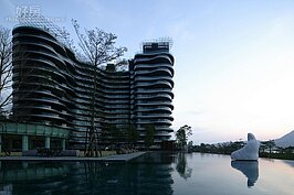 以海浪為意象所建鑄，同時融入藝術美學的海納川充斥著藝術美感。（文／好房News記者陳韋帆 圖／大隱開發圖供）