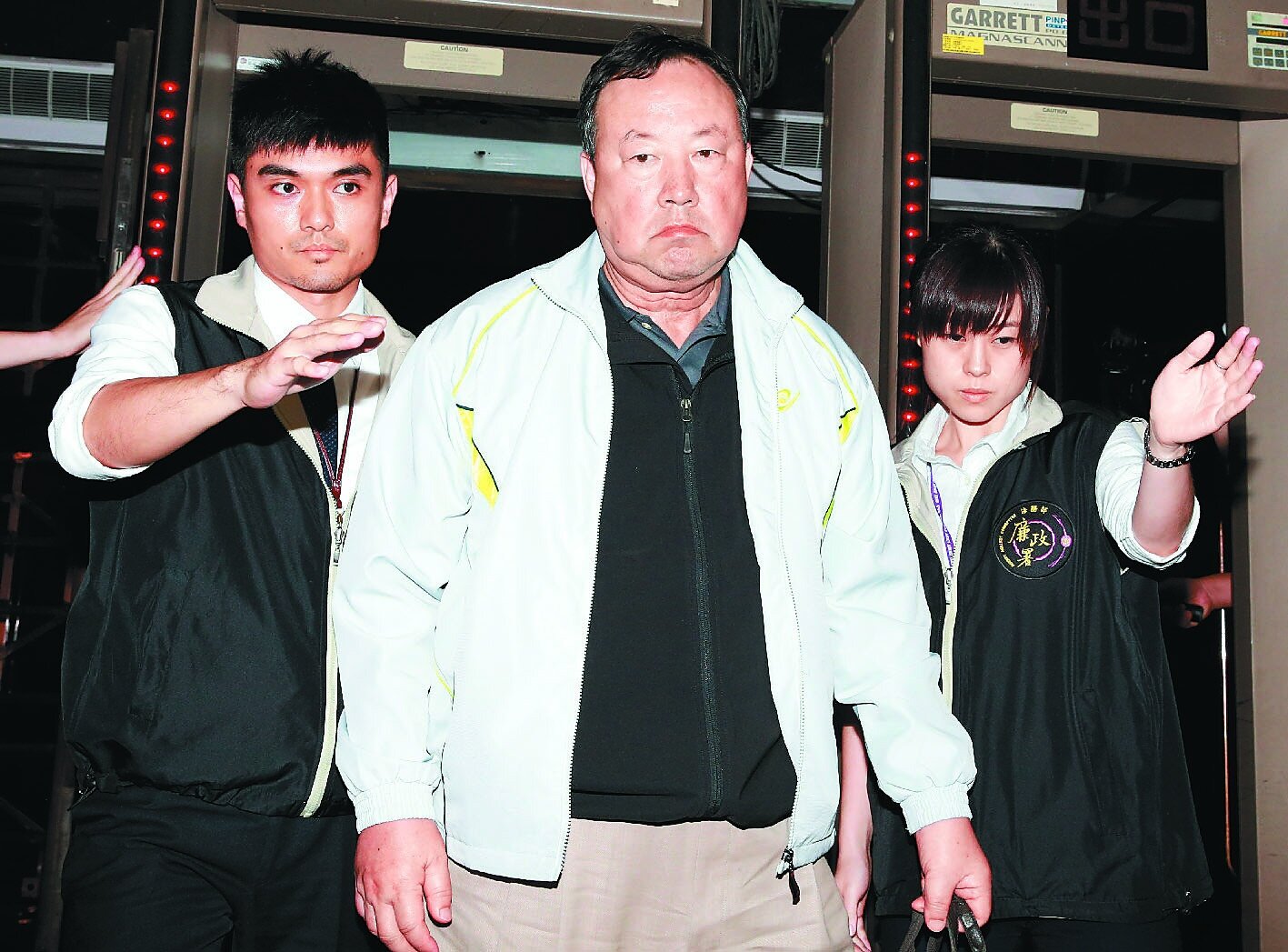 葉世文葉世文捲入收賄弊案,案情可能愈滾愈大,廉政署及檢調監控政務官多時,不排除案情向上發展。 本報資料照片