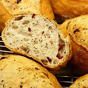 每塊麵包都是哈肯鋪精心所傑作。(好房記者張聖奕/攝影)