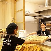 每次麵包出爐時，飄出的香味總讓人食指大動。(好房記者張聖奕/攝影)