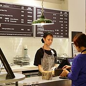 一杯香淳的咖啡，一塊好吃的麵包，可以給人一整天滿滿的活力。(好房記者張聖奕/攝影)