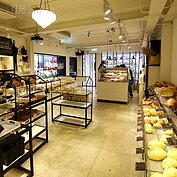 哈肯鋪手感烘焙位於伊通街的分店，雖然店面不大，卻是充滿溫馨的感覺。(好房記者張聖奕/攝影)