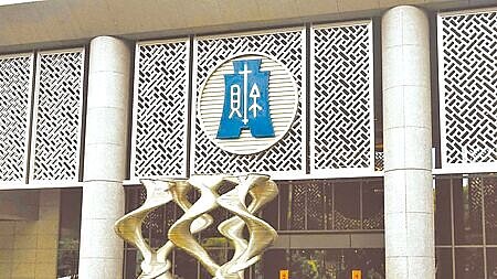 財政部推出金融支持措施,提供廠商「貿易融資利息減碼」及「輸出保險費用減免」。圖∕本報資料照片