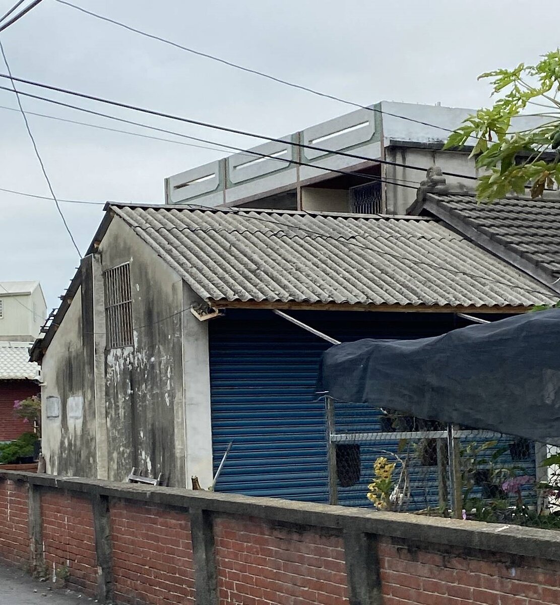 環境部從2023年起補助各縣市免費為民眾清除廢石棉,彰化縣至今清理約1千多戶,為全國排名第三多。圖/彰化環保局提供