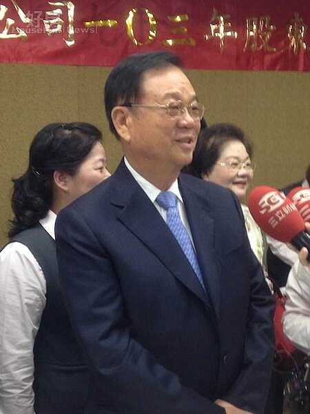 皇翔股東會,董座廖年吉回應媒體。(好房News記者蔡佩蓉攝影)