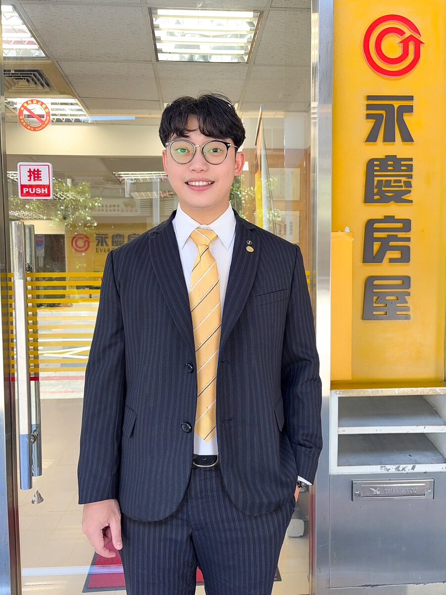 永慶房屋經紀人員黃國一早已是百萬年薪一族,還額外獲得三天的「有薪福利假」。圖/永慶房產集團提供