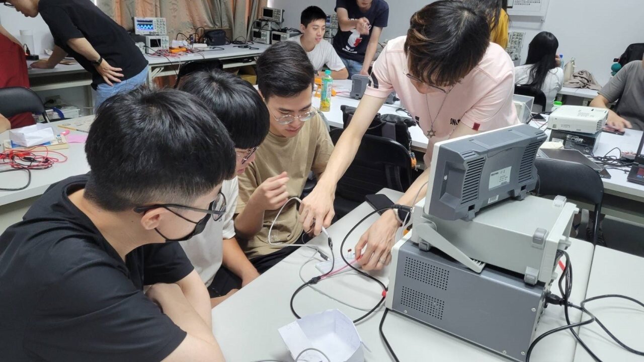 桃竹苗分署「產業新尖兵」計畫協助15-29歲失待業青年補充重點產業專業技能，順利就業。圖：桃竹苗分署提供