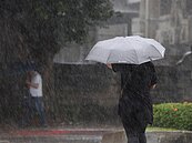 午後熱對流恐大雷雨降冰雹　吳德榮：琵琶颱風明生成、將橫掃日本