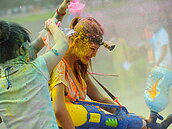 新烏日藝文特區　最大彩色派對開打