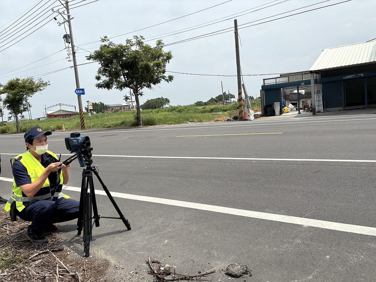 開車騎車飛快的要小心!台南4行政區這17路段開始測速。圖/警方提供