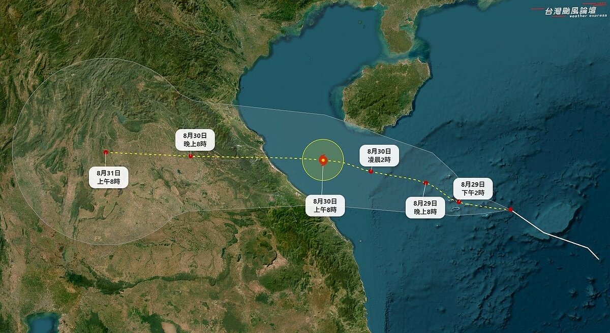 熱帶性低氣壓TD17號,持續往西移動,朝越南北部前進。圖/取自「台灣颱風論壇|天氣特急」臉書粉專