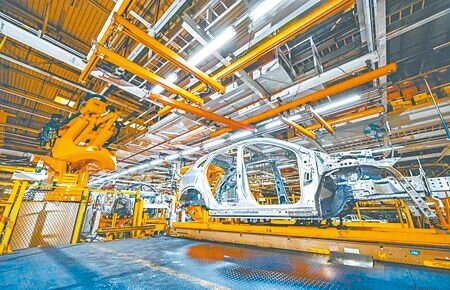 汽機車汰舊換新貨物稅減徵優惠延長至2030年底並加碼,為低迷半年多的國內車市帶來曙光。圖∕本報資料照片