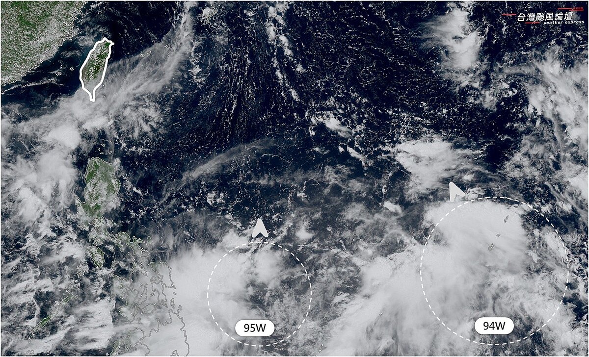 菲律賓東方至關島間熱帶系統逐漸活躍，目前有兩個熱帶擾動正在發展。圖／取自「台灣颱風論壇｜天氣特急」臉書粉專