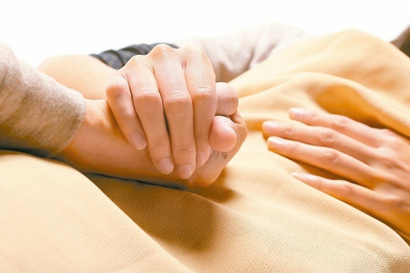 長子彭男與孫女彭女不滿彭母生前立下代筆遺囑,將全部遺產指定由其餘4名子女繼承,主張彭母晚年失智、意識不清,遺囑無效。圖/報系資料照片