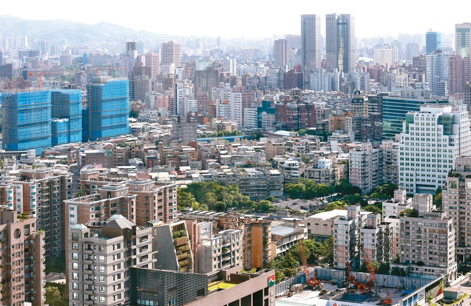 救房貸荒,大型行庫用高利向護國神山及中華郵政吸收存款。圖/本報資料照片