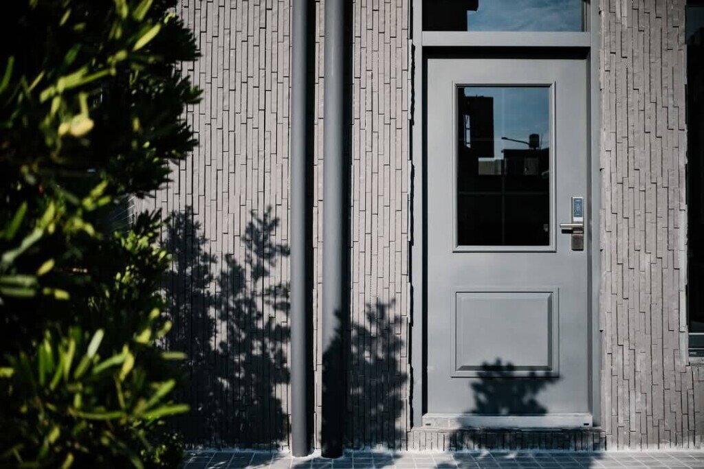 磁磚細緻鋪陳,紋理自然大方。圖/三洋磁磚提供