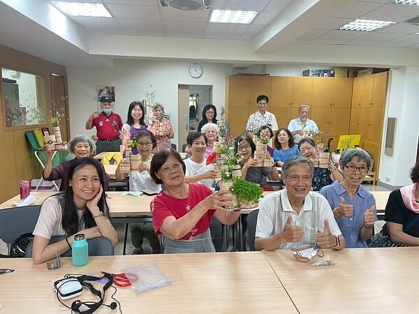 雙和教會-筆筒製作