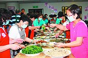 土城5里聯合共餐　百位老人心情好