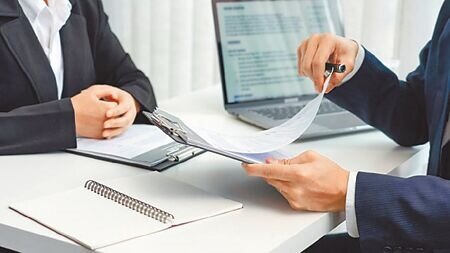 
川普關稅戰下，投資市場瞬息萬變。投信法人建議，退休金資產配置可按年齡來區分。圖∕本報資料照片
