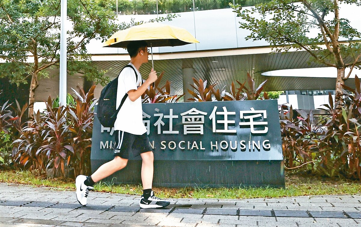 中央興辦社宅中將保留20%給新婚兩年內夫妻、育有6歲以下兒童家庭。（記者胡經周／攝影） 