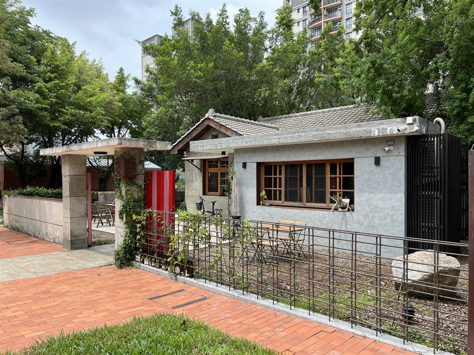 金城新村原有陸軍高級軍官眷舍89棟,現僅保留具有歷史價值建物15棟,也是台灣眷村文化獨特代表。記者王駿杰/攝影