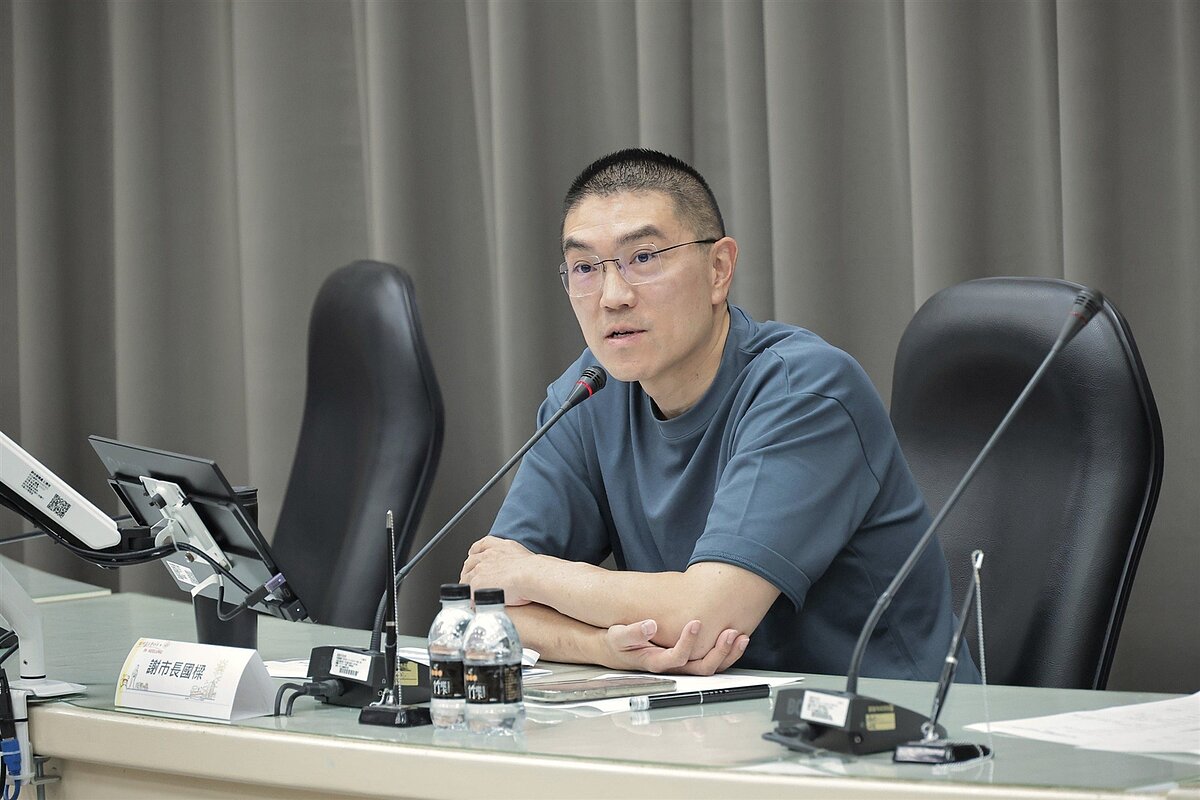 R82繞進基中通勤族反彈8日起喊停,改安樂八堵線延駛進校園。圖/基隆市政府提供