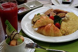 藍屋的早午餐十分有名，僅限週六日才提供。(好房記者張聖奕/攝影)