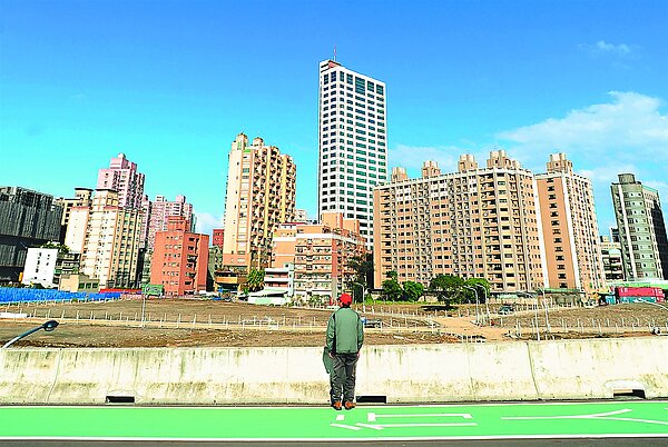 台北房價居高不下,對於萬物皆漲只有薪水不漲的一般市井小民而言,買房儼然成了「夢想」,穩定房價物價已成為市民最關心的議題。 圖/本報資料照片