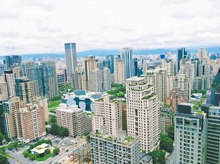 據財政部統計顯示,今年上半年不動產業總營業額為9,443億元、年減14.6%。圖∕本報資料照片