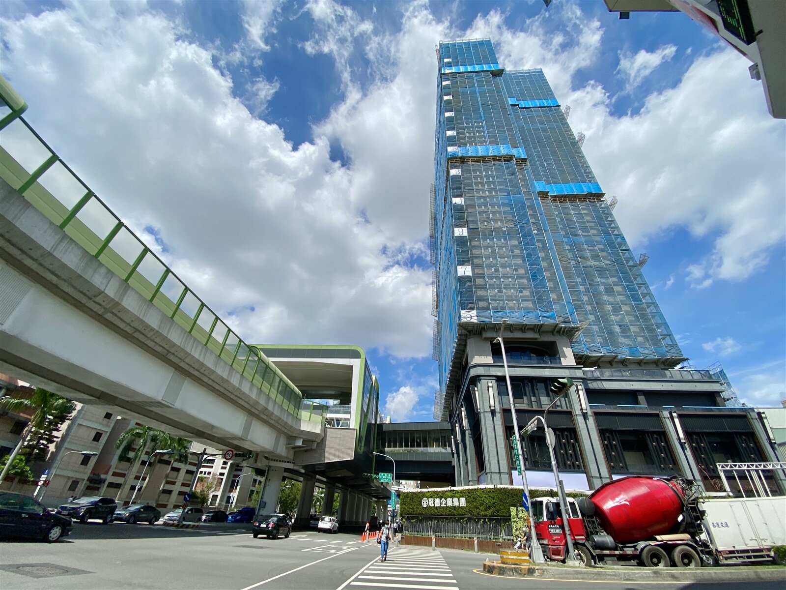 仲量聯行統計，近兩年政府辦理捷運聯開與公辦都更案件已成功吸引民間投資總金額約3500億元。圖／本報資料照片 