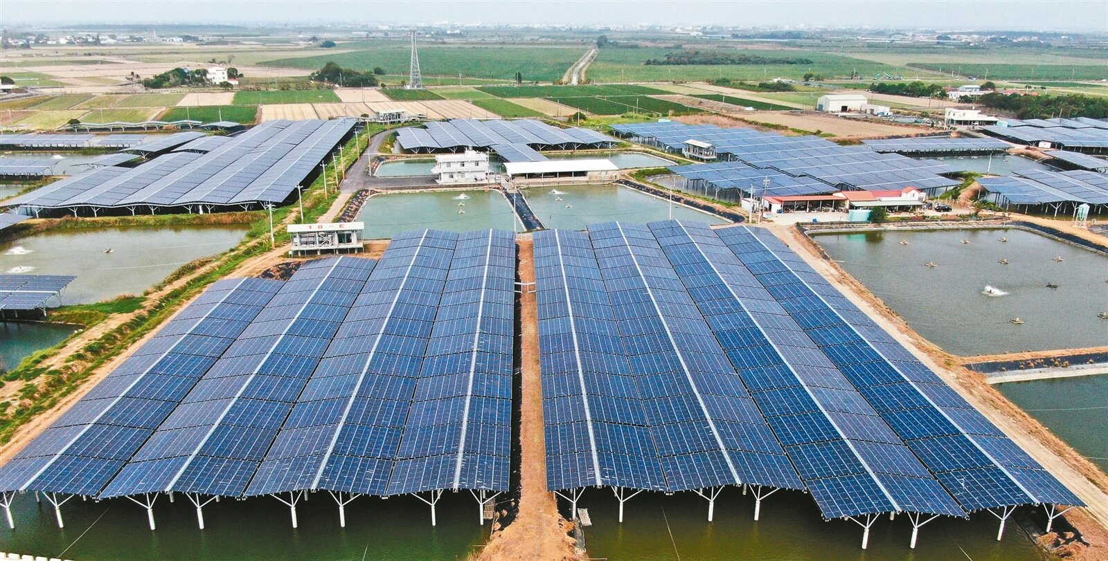 審計部報告指出，完工併網的漁電共生案場查核率低，已查核案場有高達近七成未落實養殖事實。示意圖，與新聞事件無關。本報資料照片 