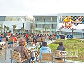 台開巨幕轉播世足賽　金門鄉親「看很開」