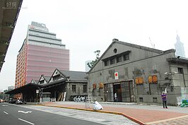 市民大道原為台鐵鐵路，有支線通往松山菸廠，如今還可看到些許鐵道遺跡。(好房記者張聖奕/攝影)