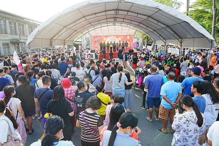 台南市府災後啟動商圈振興計畫 助業者渡過難關 南市經發局透過補助商圈結合主題活動,吸引人氣回流,重振商圈商機。圖/台南市經發局提供