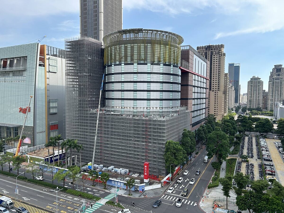 台中新光三越力拚9月底復業,原定9月5日開始分層分批進貨,新光今天表示涉及人力安排等作業,5日暫時不會啟動進貨。圖/台中市政府提供