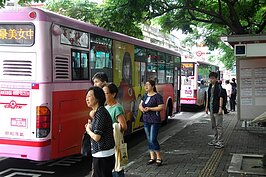 捷運萬芳醫院站與公車萬芳醫院站為該地區最大的轉乘站。(好房記者張聖奕/攝影)