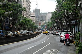 辛亥路是台北通往木柵的要道之一，平日車流量大，相對噪音也不小。(好房記者張聖奕/攝影)