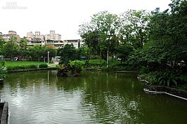 超過40年歲月的興隆公園距離敦南iHOME 約5分鐘路程，是當地散步休憩最大的公園。(好房記者張聖奕/攝影)