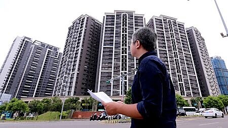 長期房市健全不能只靠金融措施,土地政策、社會住宅供給、租屋市場規範都要同步進行。政府讓青年可負擔自住房,同時也要提供良好租屋選項,才能降低投機壓力,避免政策被炒房者濫用。圖∕本報資料照片