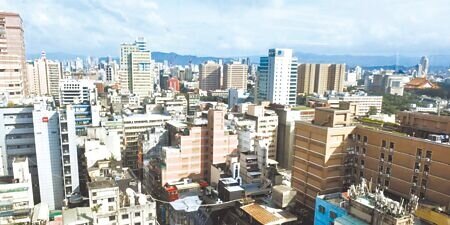 行政院拍板將「新青安」貸款排除在《銀行法》72-2限制外,市場以「房貸荒」有解看待,多檔營建股4日齊步上衝。圖∕本報資料照片